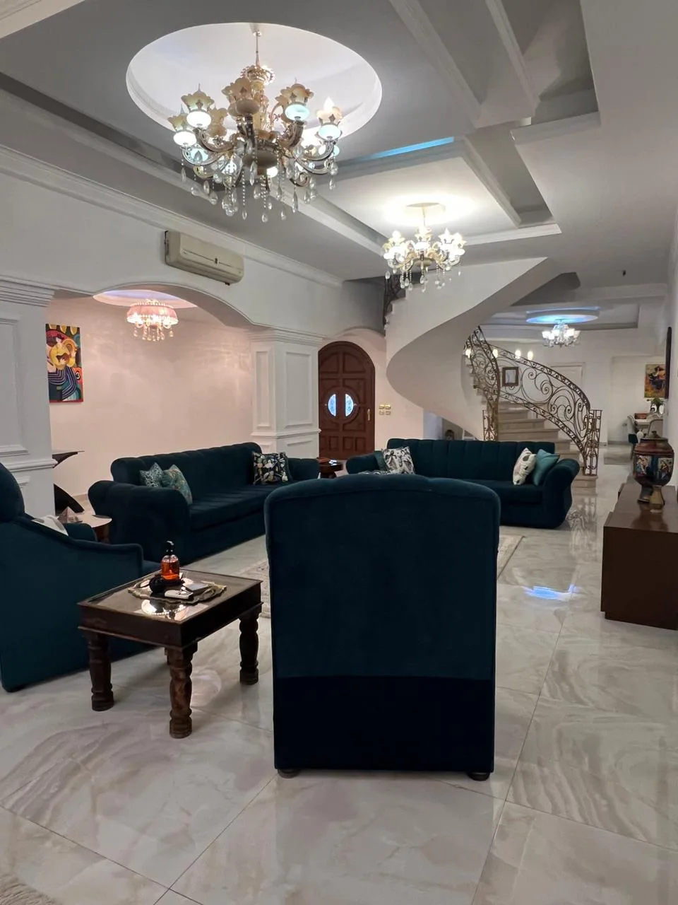 دوبلكس مفروش للايجار بجنوب الاكاديمية <و>