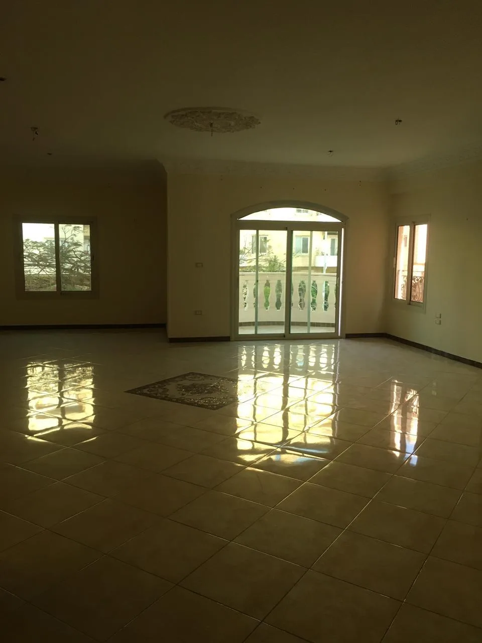 شقه للايجار 200 متر النرجس  عمارات الدور الاول فاضيه