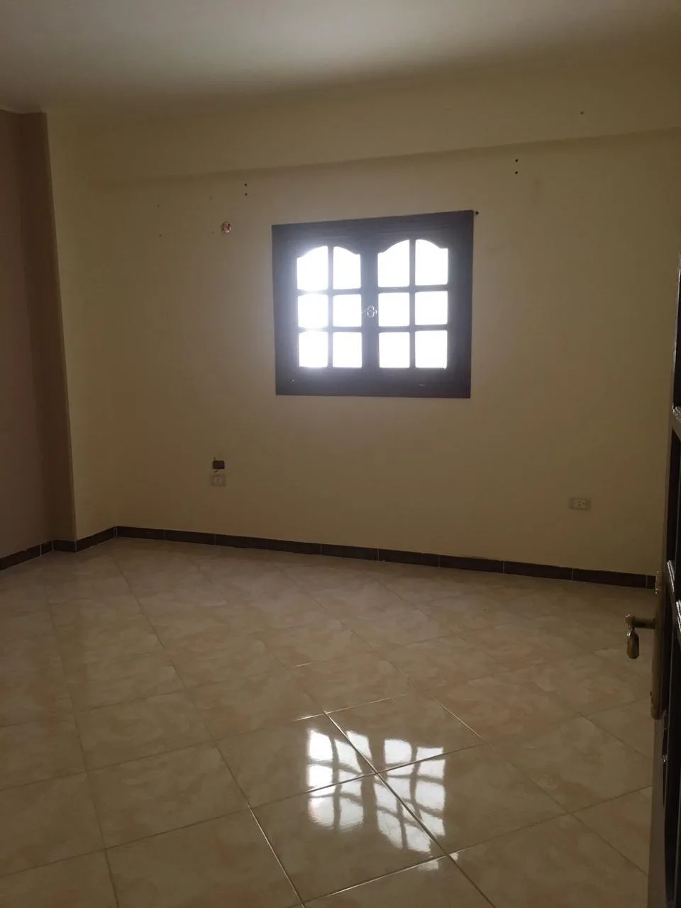 شقه للايجار 200 متر النرجس  عمارات الدور الاول فاضيه