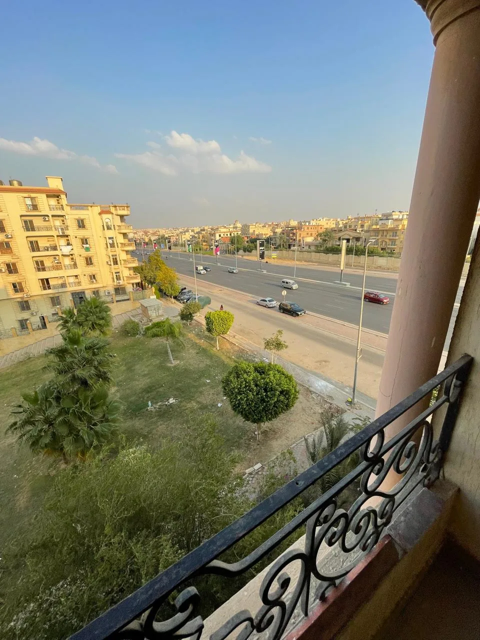 شقه إداري نشاط خفيف شقه ٢٥٠ متر بالدور الثالث حي ٣/٤
