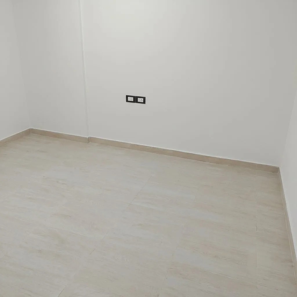 بيزمنت إداري للإيجار في جنوب الأكاديمية 100م