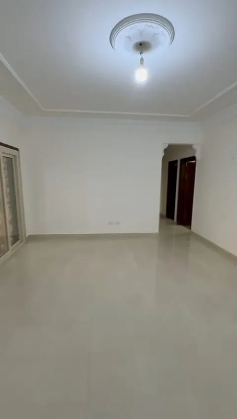 شقة للإيجار 200م بحديقة كبيرة في النرجس 6