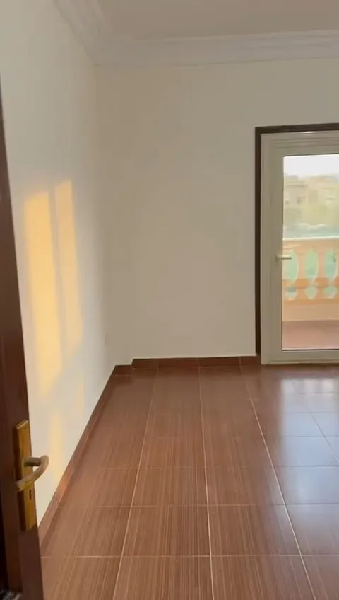 شقة للإيجار 250م و5 غرف كبيرة في النرجس 6