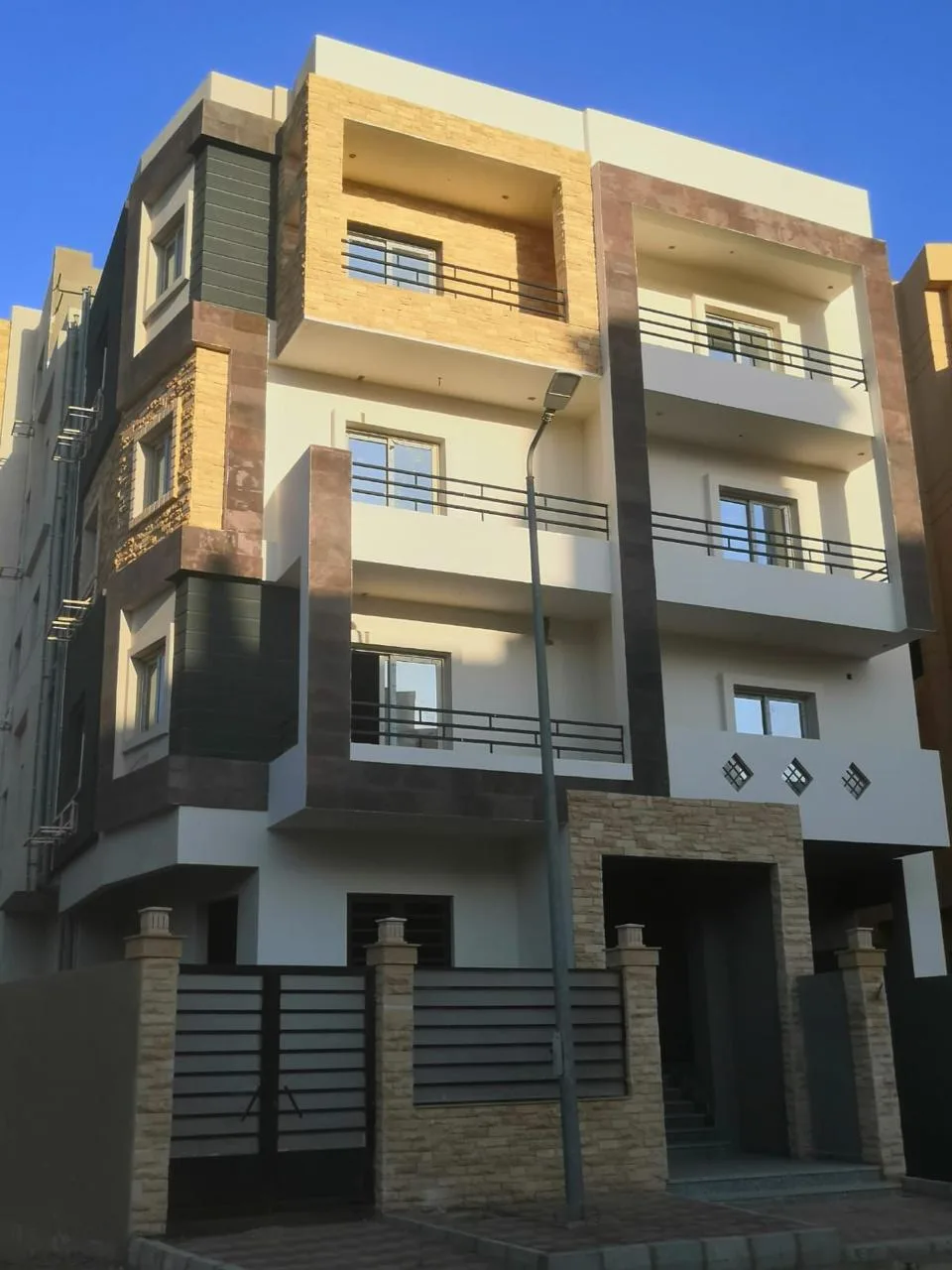 دوبلكس للبيع في الاندلس 350 متر بجاردن خاصه 200متر